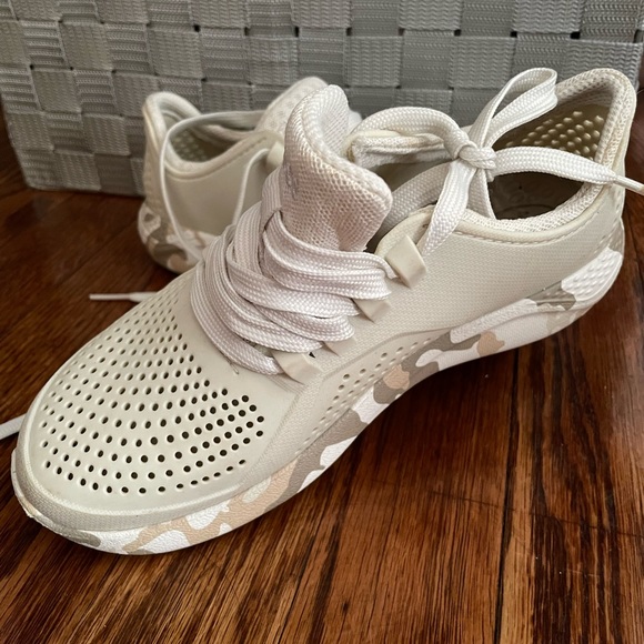 Crocs Women's Literide 360 Pacer Sneaker - Picture 2 of 3